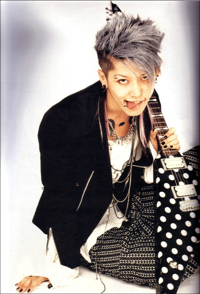 miyavi52.jpg