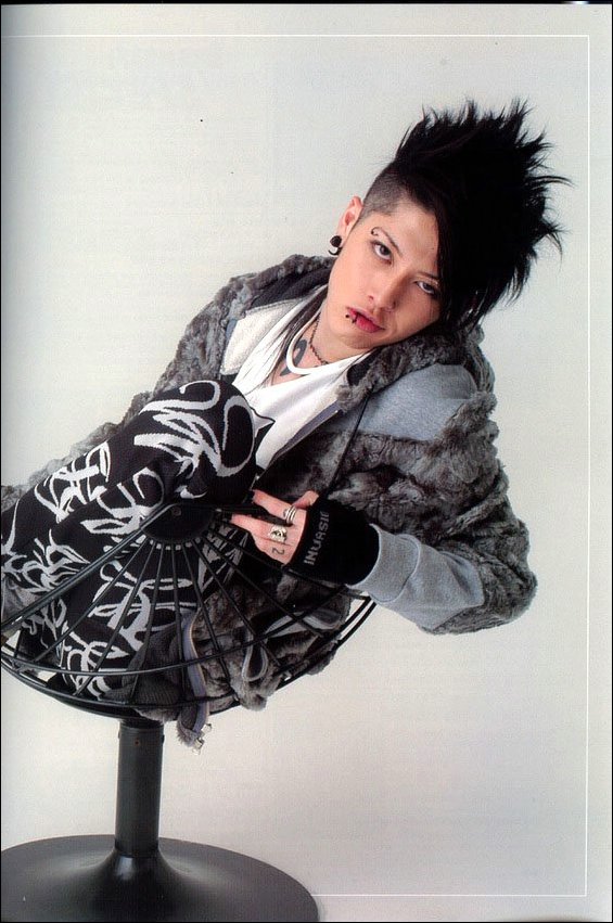 miyavi64.jpg